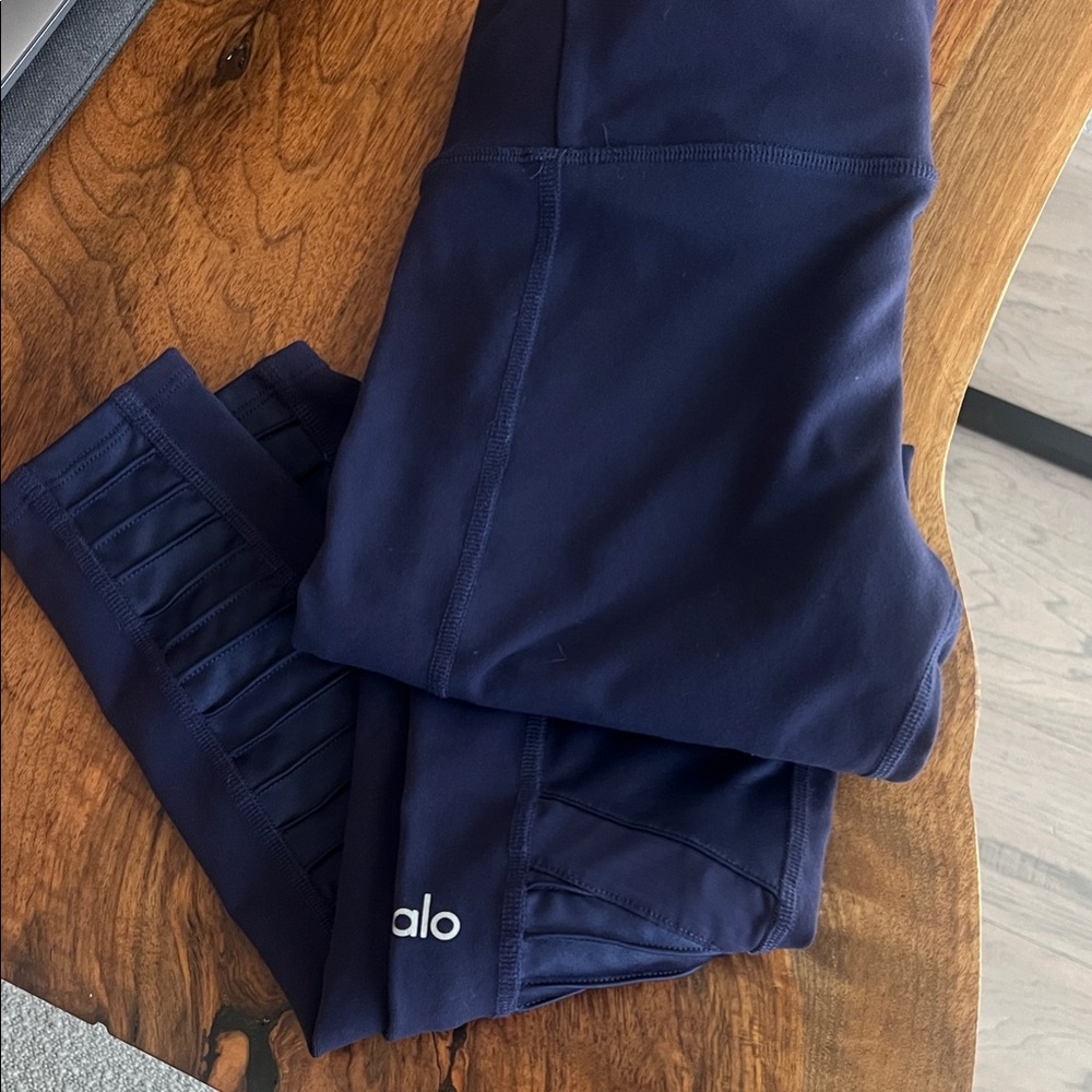FREE with a $40 dlls purchase. 
ALO Yoga  Navy Leggings